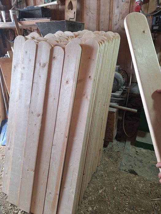 Vând scânduri pentru gard