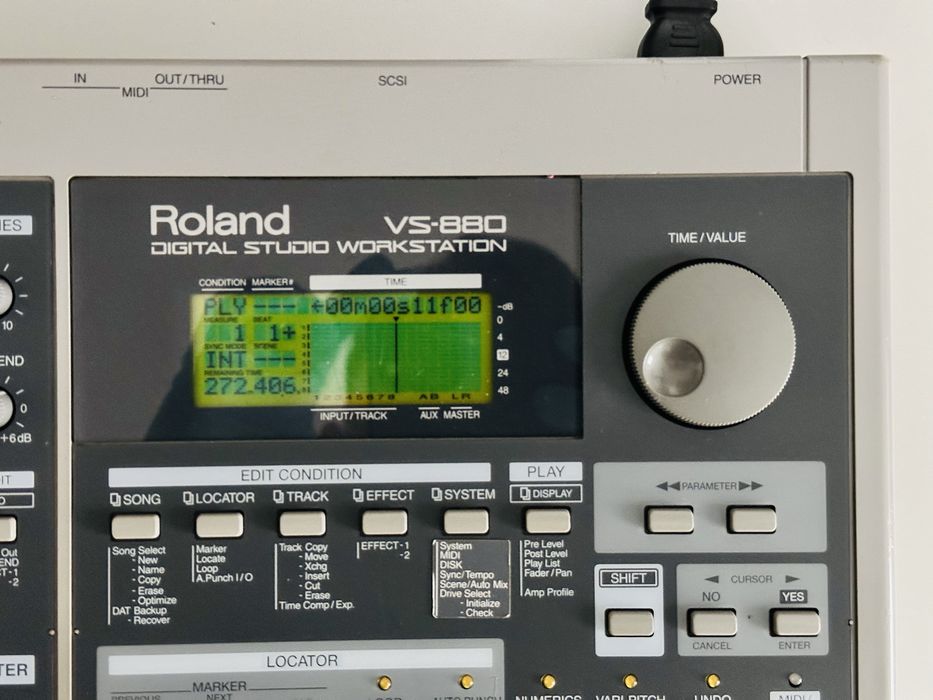 Mixer ROLAND VS-880,procesor de efecte,editor digital,mufe RCA,SCSI