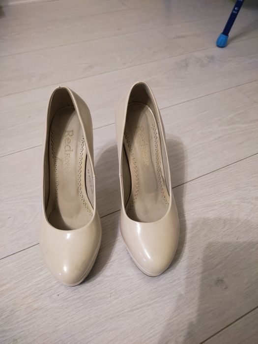 Женские лакированные туфли