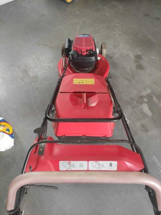 Mașina de tuns iarba cu motor pe benzina Honda