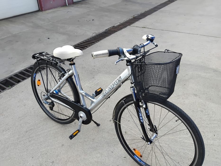 Vând bicicleta din aluminiu pentru damă