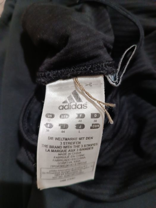 Продам костюмы спортивные