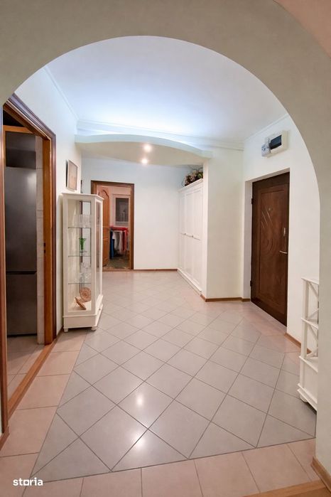 Apartament 3 camere-mutare imediată-ultracentral-vedere panoramică