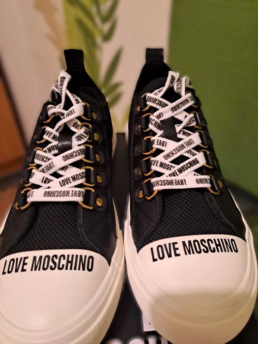 Teniși, marimea 38 Love Moschino