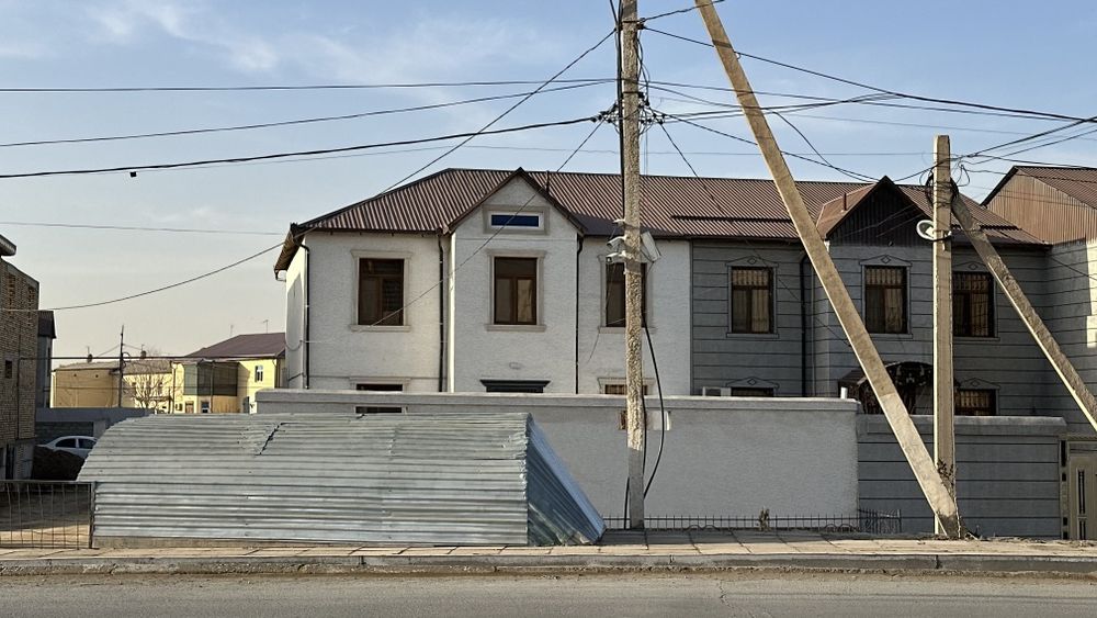 Урганч туманида икки қаватли уй сотилади.