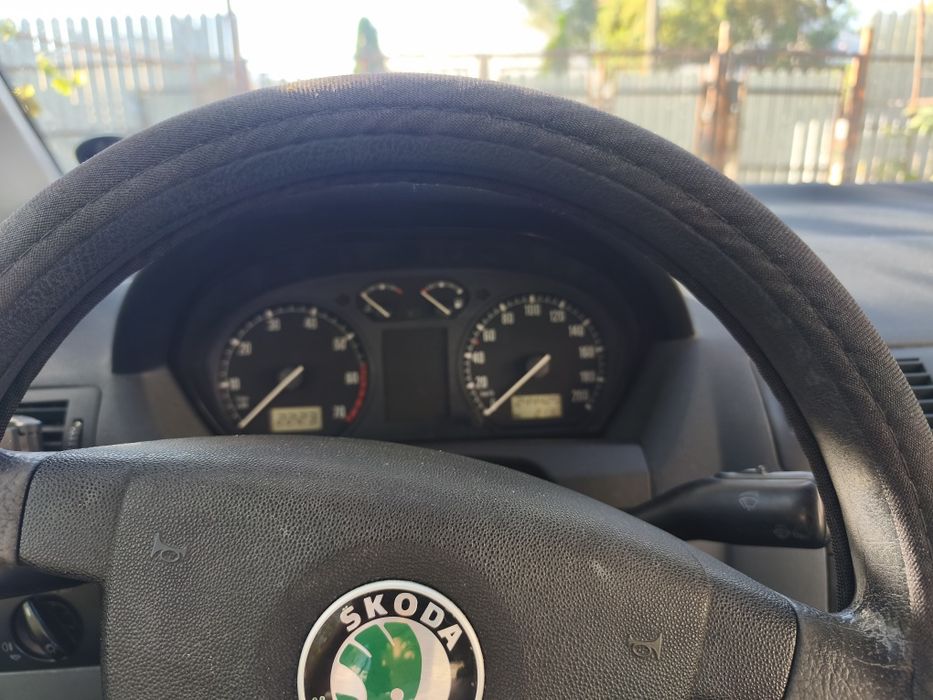 Vând skoda fabia 1.4 mpi