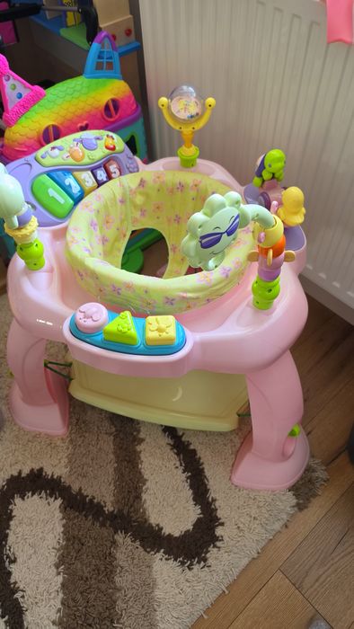 Jumper roz cu activitati