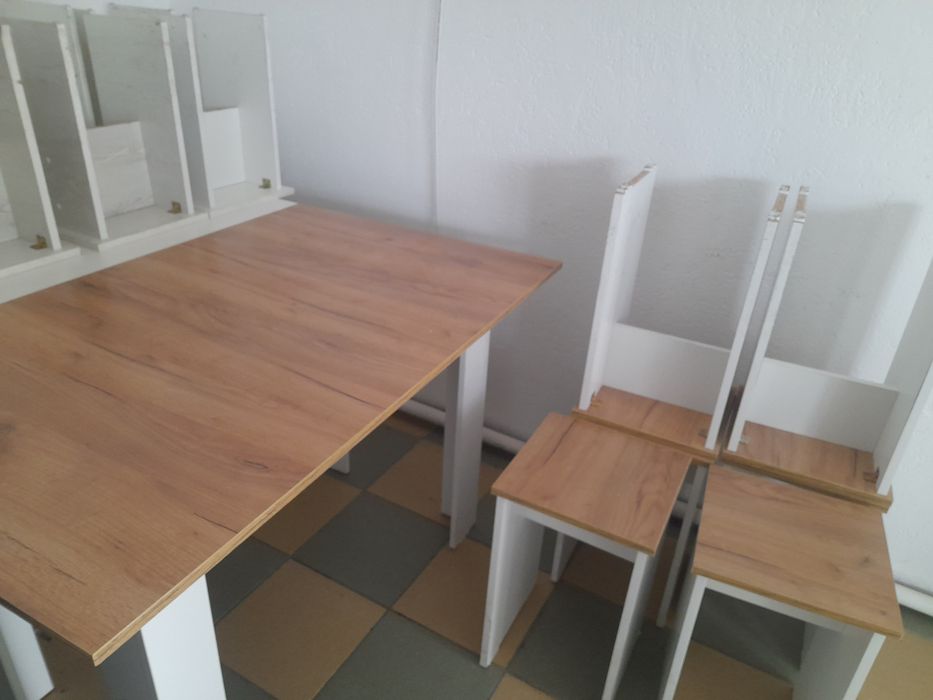 Стол бу. Бірақ деревянный материалы. Материалы жақсы