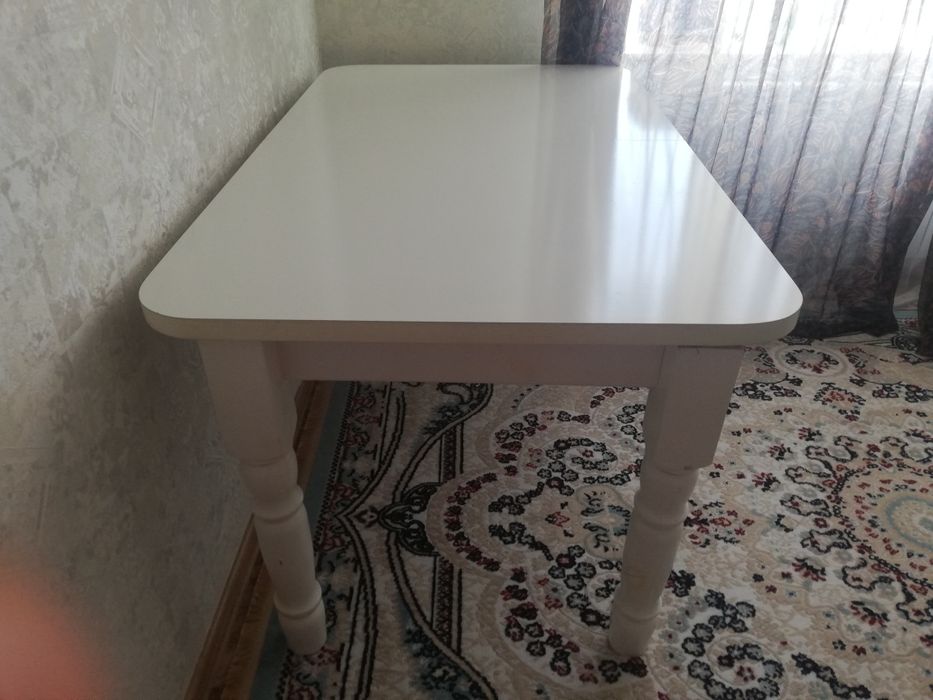 Срочное продам шикарный белый стол 3м