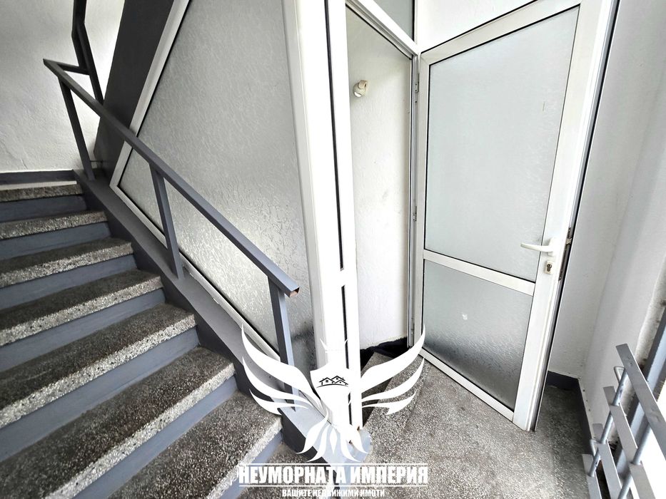Продавам обзаведен тристаен, мансарден тристаен, двор 230кв.м., гараж и паркомясто 210РЗП в Асеновград кв.Баба тонка - снимка 24