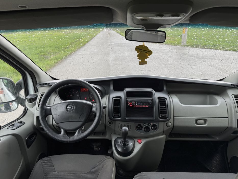Opel Vivaro / AUTOMAT / 8+1 locuri / Euro 5 / 2.0 cdti / LUNG