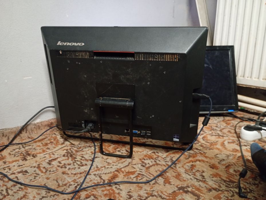Dau și eu acest PC la vânzare cu Windows 10 pro  12 rami instalați