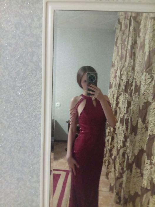 Платье вечернее блестящее