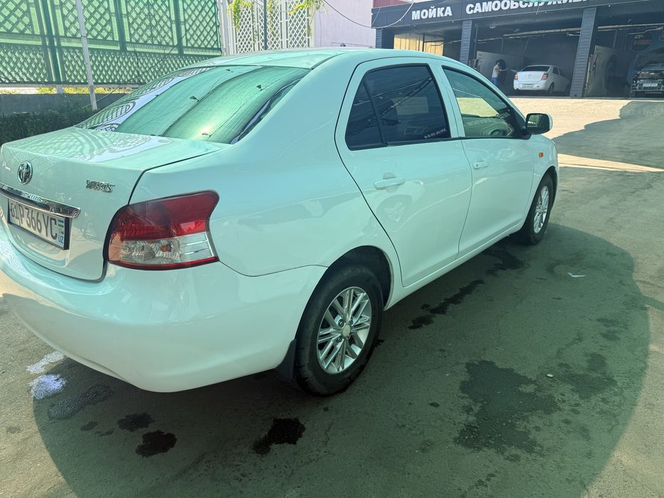 Toyota yaris 2012 yil GAZ bor 90l