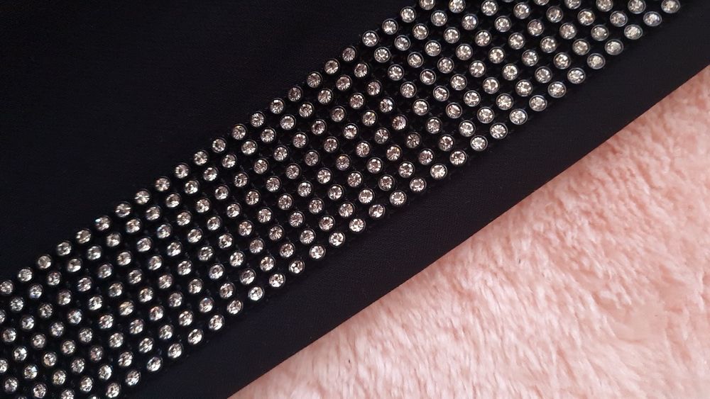 Панталон на Nicole размер ХС чисто черен със сребърни мотиви.