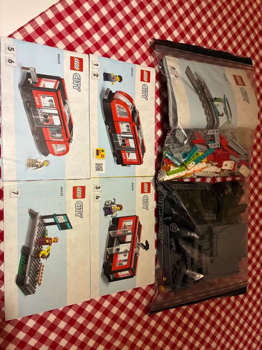 Lego City - Downtown Streetcar and Station (60423) Statie si tramvai in centrul orasului, 7 ani+, 811 piese