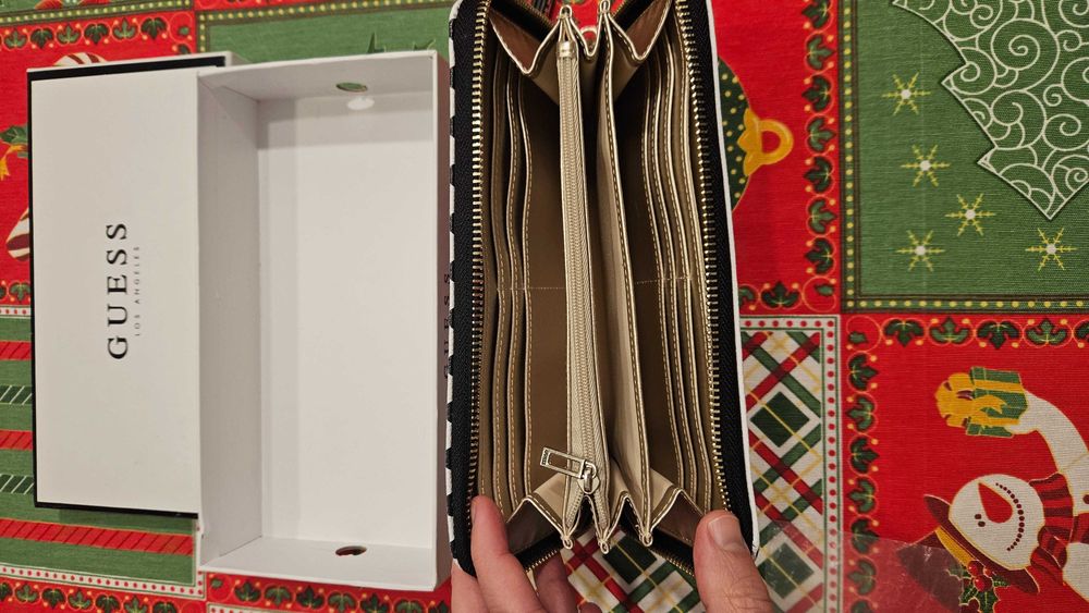 Дамски кожен портфейл Guess