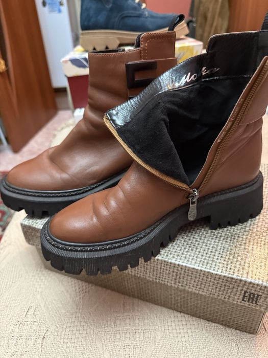 Продам ботинки женские