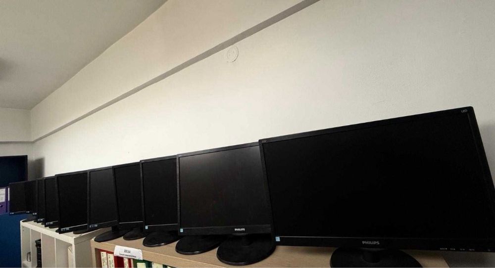 Vand 26 Monitoare Led