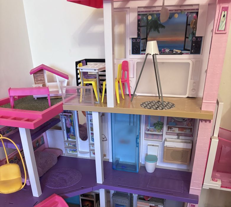 Casa Barbie cu piscina