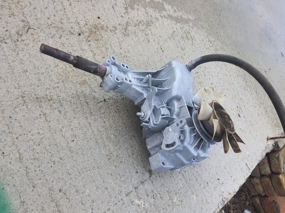 Cutie hydro tractoras gazon punte viteze grup spate.
Se potrivește pe