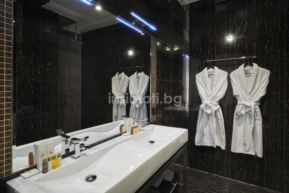 Продава се Четиристаен апартамент в София, Манастирски ливади - 241 кв.м за 1428 €/кв.м - Снимка #2