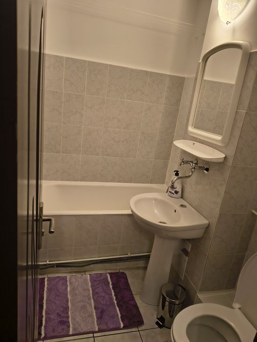 Închiriez apartament cu 2 camere