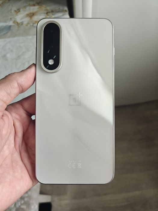 Продам OnePlus Nord 5