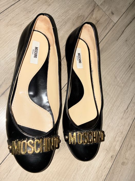 Vând opincuțe Moschino
