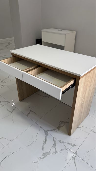 Офисный стол / рабочий стол с ящиками