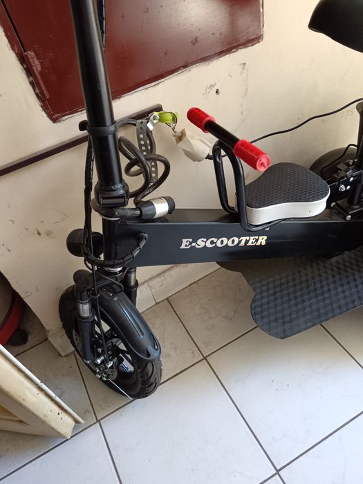 E scooter tricicleta