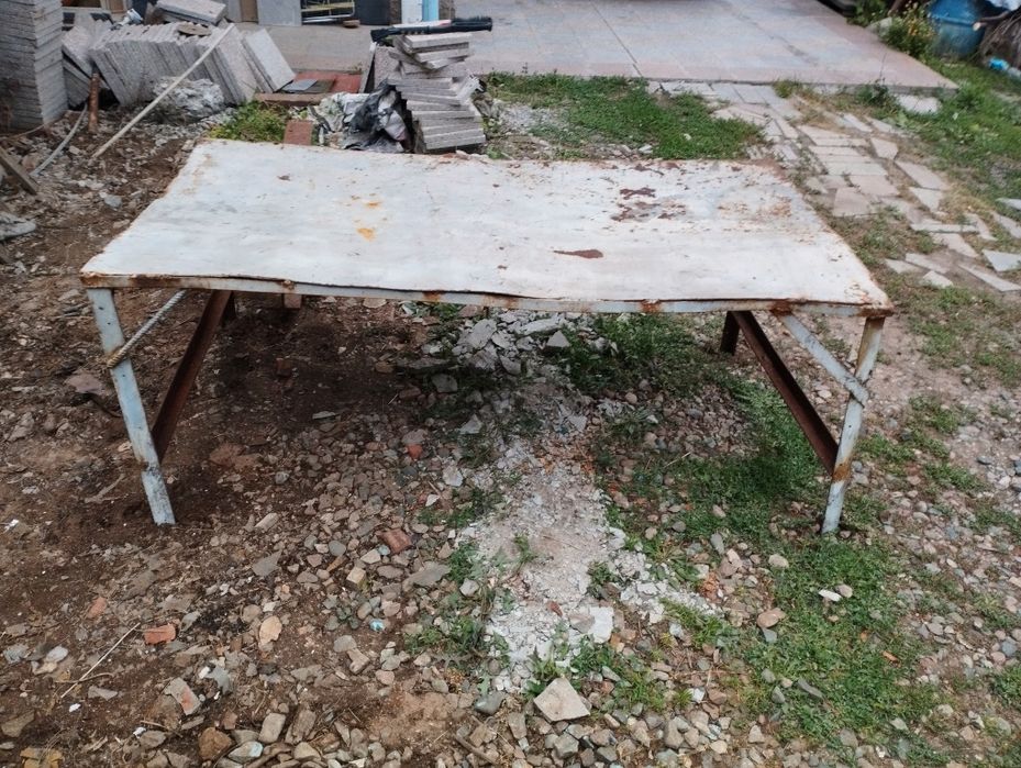 Стол металлический