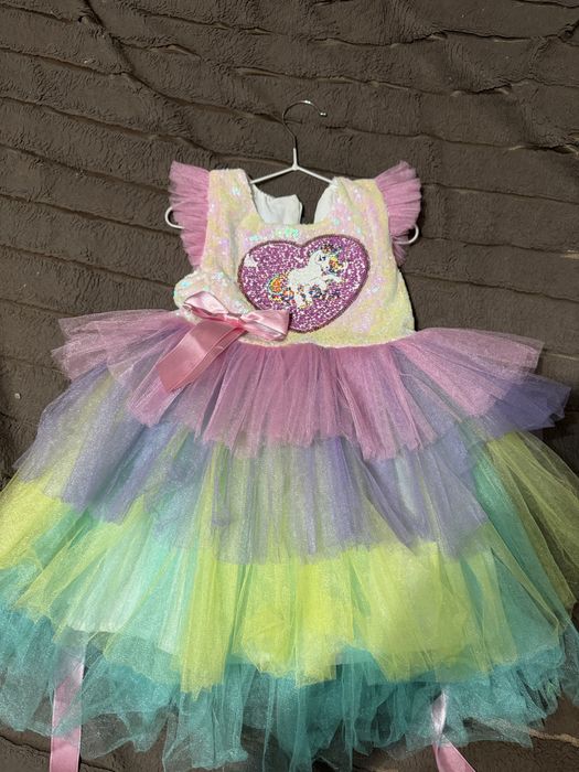 Продам нарядные платья