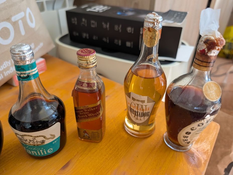 Set de sticluțe decorative miniaturi din anii 70