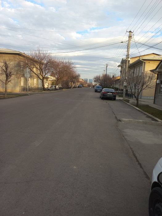 Qazi mahalla 2-liniya ko'chasi keng 4.75-sot Fasad:20-metr