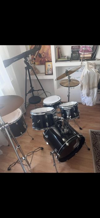 Tobe Acustice-Millenium Focus 18 Drum Set