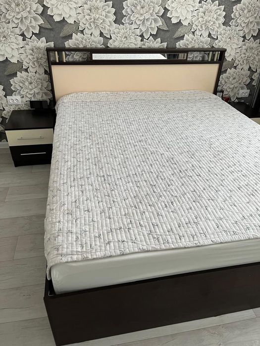 Двуспальная кровать