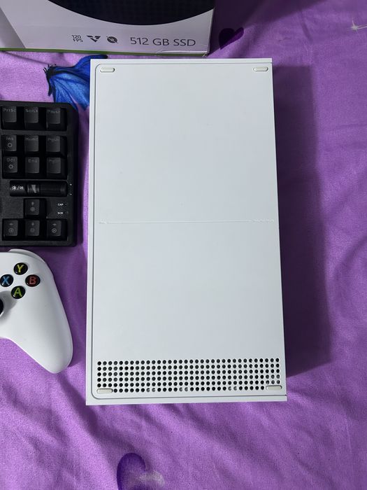 Vand xbox seria s perfect functional+tastatura si controller