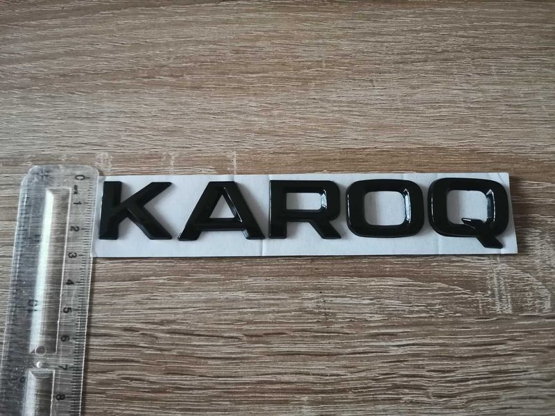 черен надпис Skoda Karoq