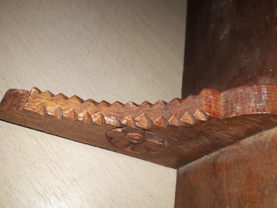 Стара ретро етажерка над 100 г.