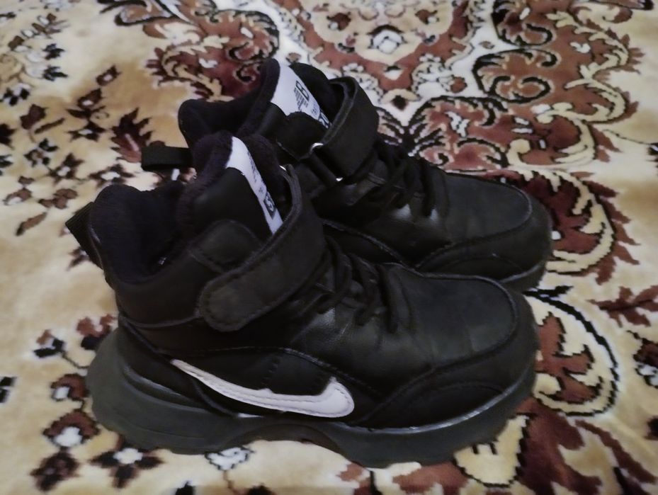 Продам ботинки демисезонные р 32