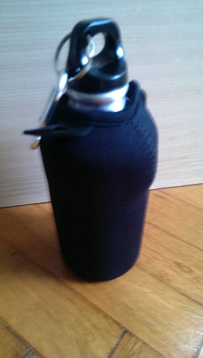 Туристическа бутилка за вода с калъф