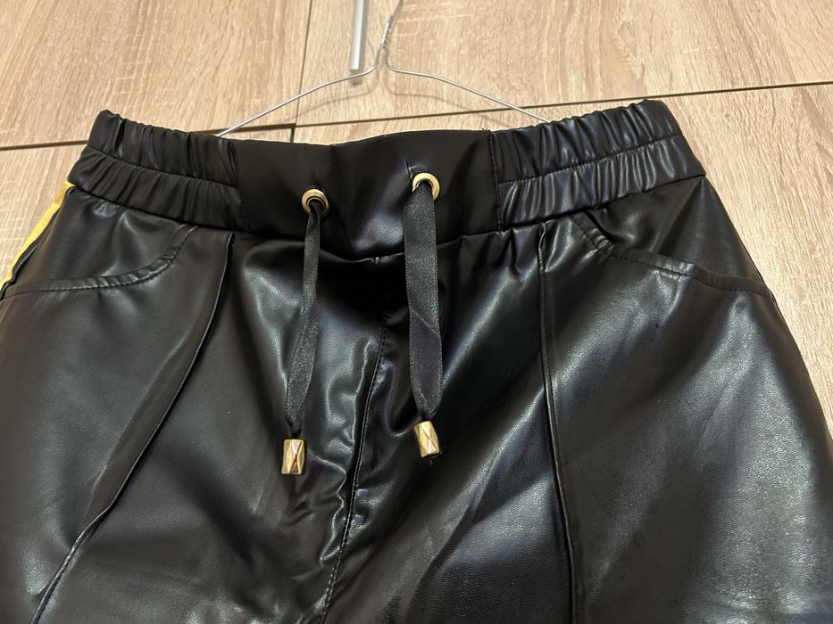 Дамски кожен екип