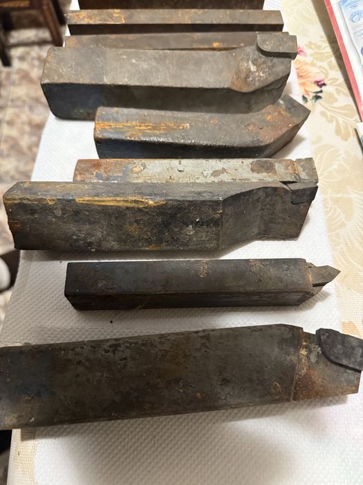 Vând cuțite strung (diverse dimensiuni)