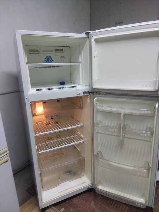 Холодильник Daewoo NoFrost  высота 1.65