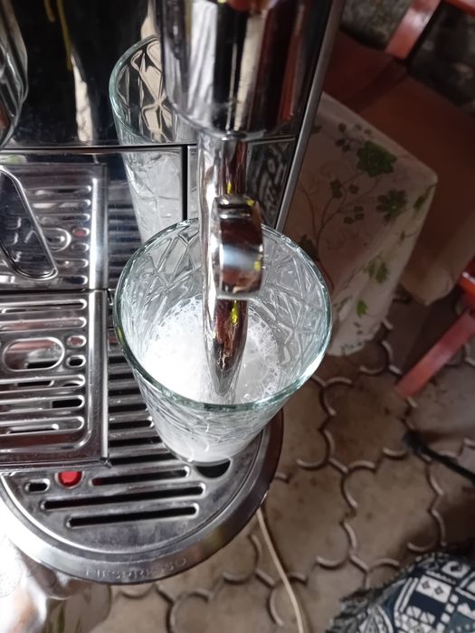 Aparat de cafea nespresso creatista plus