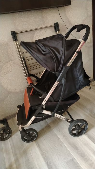 Продам детскую коляску лёгкую чемодан