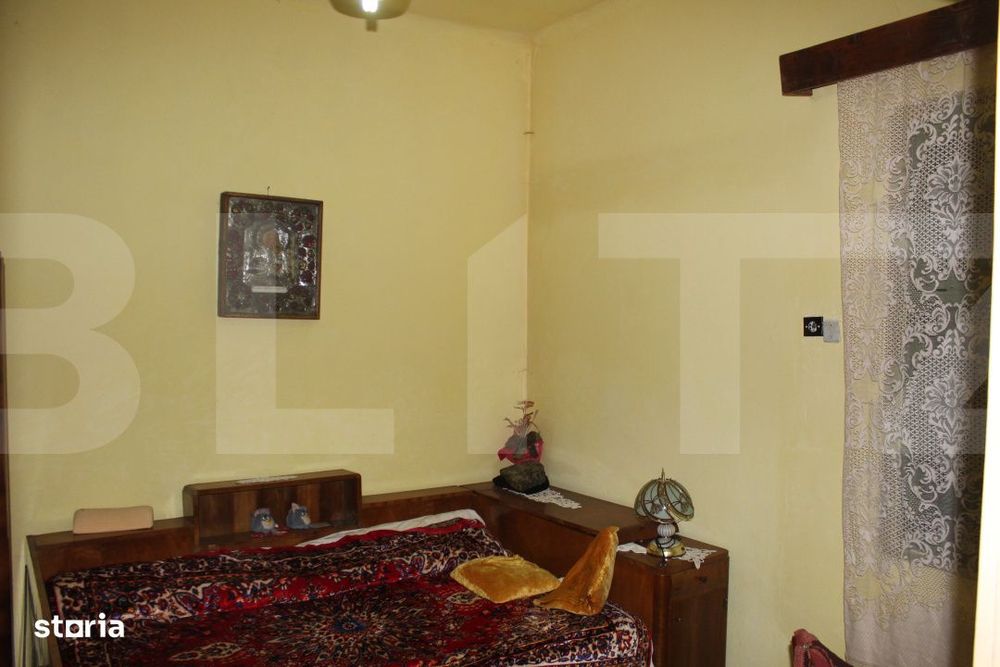 Casa traditionala cu curte generoasa, in centrul localitatii Valcele
