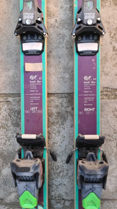 Продавам два броя употребявани ски + щеки