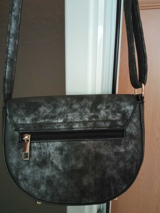 Дамска чантичка през рамо